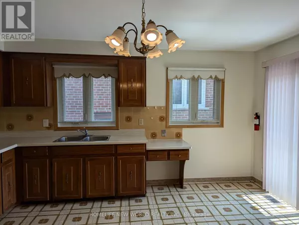 Toronto (steeles), ON M1W3B3,65 LAMBETH SQUARE