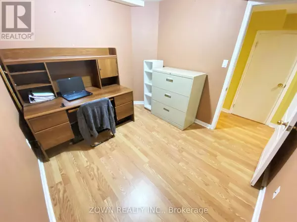 Toronto (rouge), ON M1B6E4,124 MEANDERING TRAIL