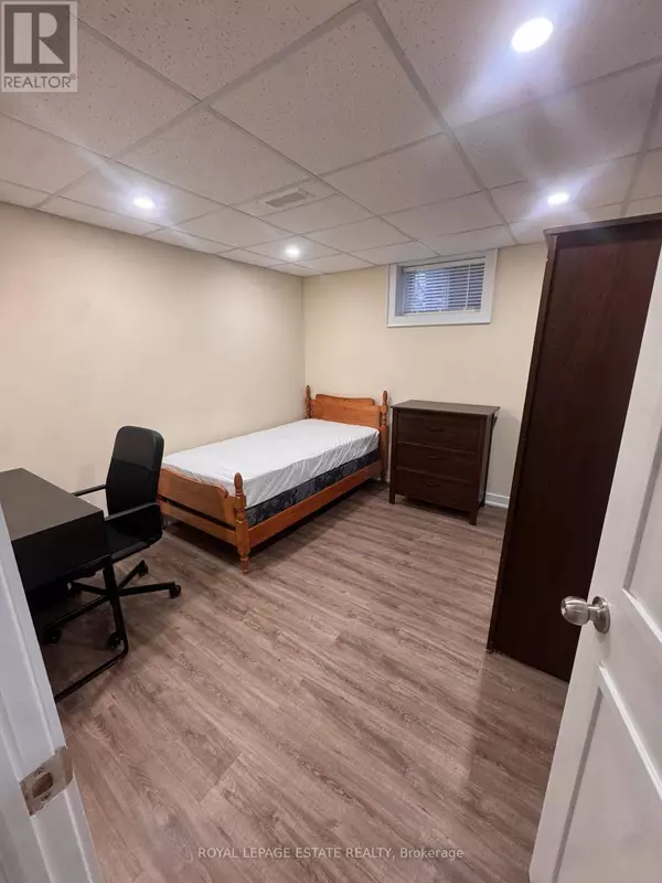 Toronto (woburn), ON M1G2B3,5 BARLOW ROAD