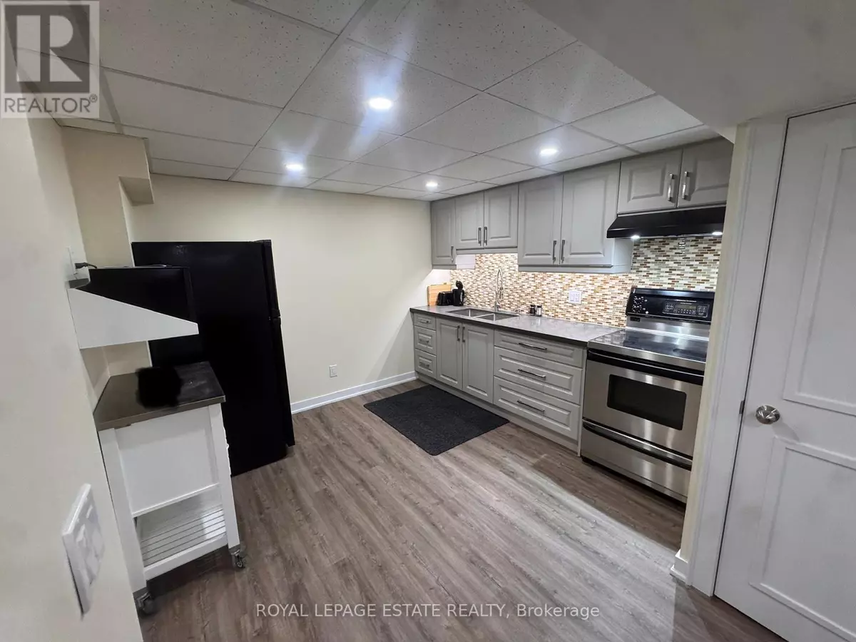 Toronto (woburn), ON M1G2B3,5 BARLOW ROAD