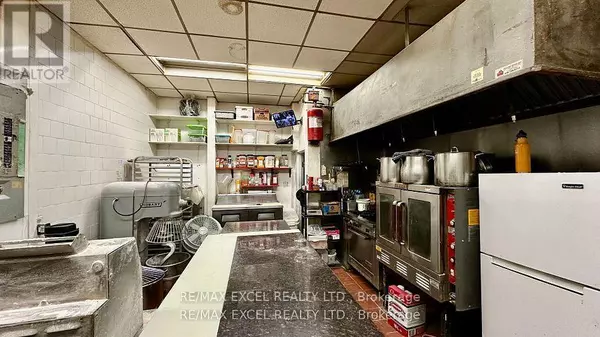 Toronto (wexford-maryvale), ON M1R4E2,209 Ellesmere RD #6