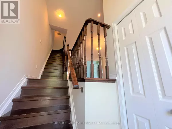 Toronto (clairlea-birchmount), ON M1L0G5,79 JOHN BELL CRESCENT