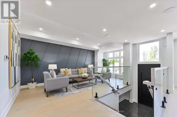 Toronto (east York), ON M4C4A5,354 WOODMOUNT AVENUE