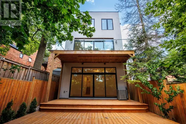 Toronto (south Riverdale), ON M4L2H6,19 IVY AVENUE