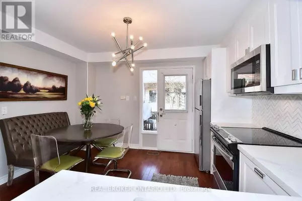 Toronto (rouge), ON M1B5Z4,9472 SHEPPARD AVENUE E