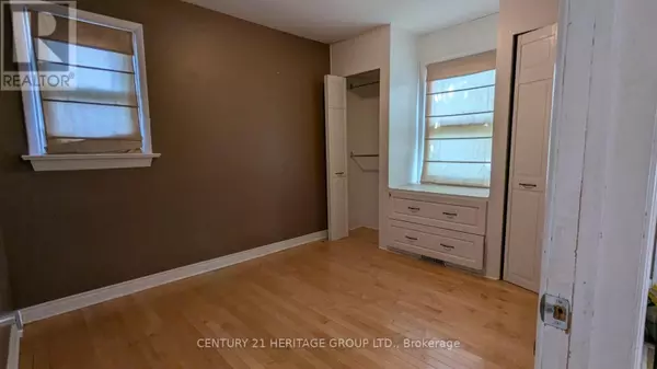 Toronto (highland Creek), ON M1C1G7,25 BUSH DRIVE