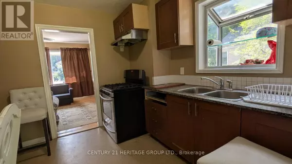 Toronto (highland Creek), ON M1C1G7,25 BUSH DRIVE