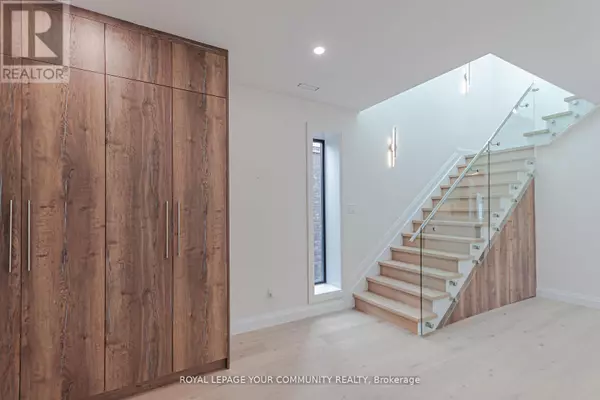 Toronto (woodbine Corridor), ON M4L3C3,89 GAINSBOROUGH ROAD