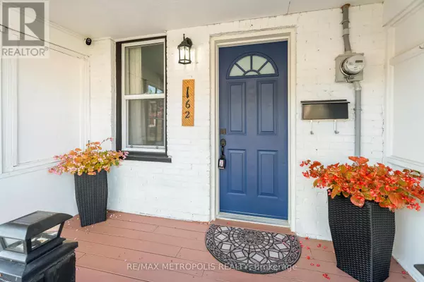 Oshawa (central), ON L1H2P2,162 OLIVE AVENUE