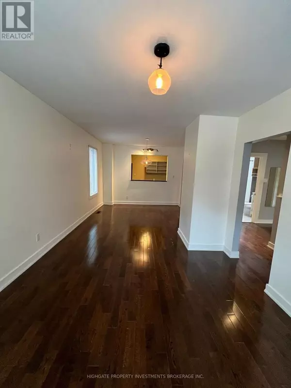 Toronto (the Beaches), ON M4L1B7,4 Kew Beach AVE #Main