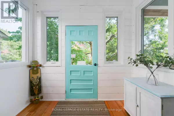 Toronto (greenwood-coxwell), ON M4L2Y9,146 ASHDALE AVENUE