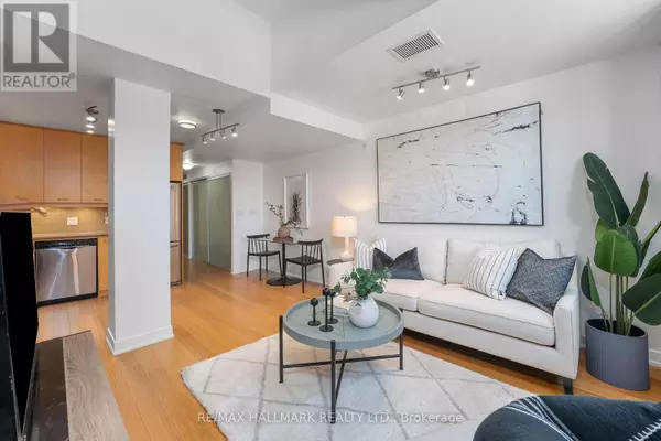 Toronto (south Riverdale), ON M4M2S1,201 Carlaw AVE #239