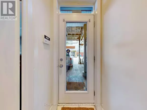 Toronto (south Riverdale), ON M4M1R9,1095 DUNDAS STREET E