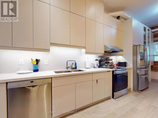 Toronto (south Riverdale), ON M4M1R9,1095 DUNDAS STREET E