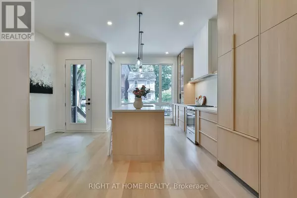 Toronto (south Riverdale), ON M4M2X3,60 WINNIFRED AVENUE