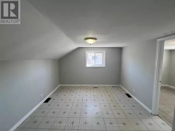 Oshawa (o'neill), ON L1G5C1,169 Mary ST North #2