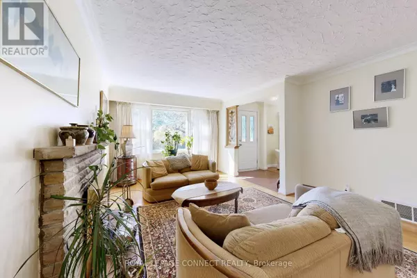 Toronto (scarborough Village), ON M1M3B5,35 MUIR DRIVE