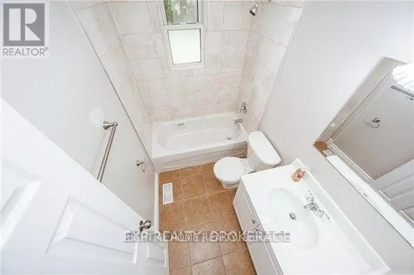 Whitby (downtown Whitby), ON L1N1S1,709 GILBERT STREET W