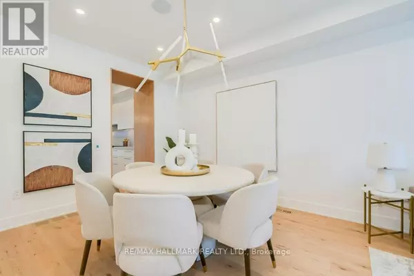 Toronto (east York), ON M4C4B3,5 REDNOR ROAD