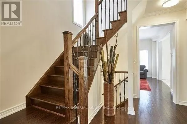 Whitby (williamsburg), ON L1P0B7,33 WIMBLEDON COURT