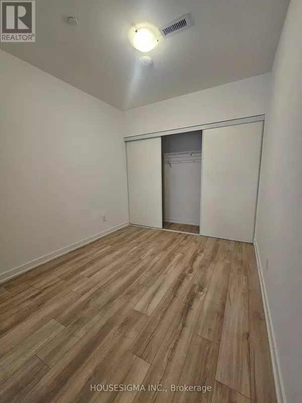 Toronto (rouge), ON M1B5S3,7439 Kingston RD #106