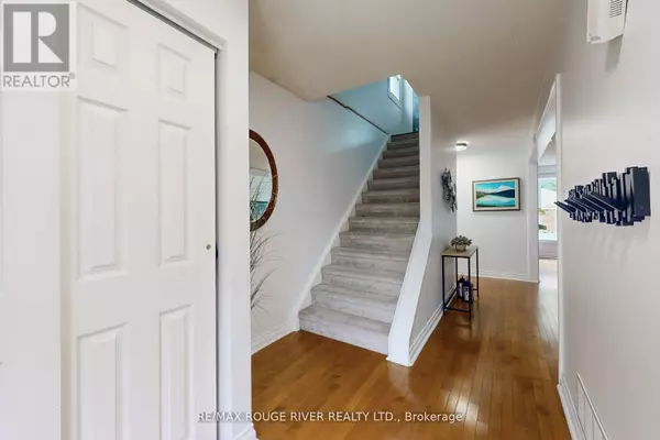 Ajax (south West), ON L1S3S1,817 FINLEY AVENUE