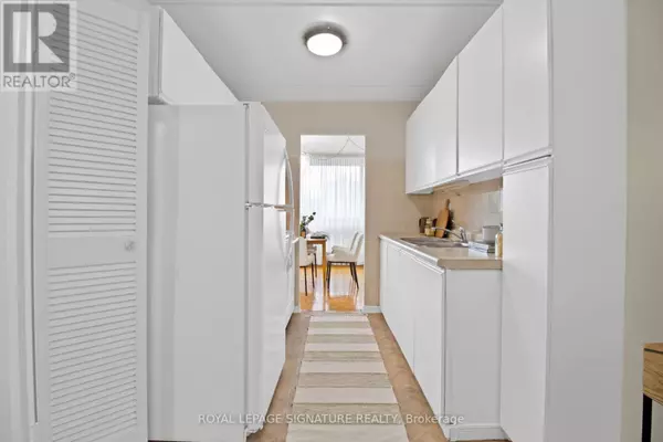 Toronto (dorset Park), ON M1P2M8,2 Glamorgan AVE #802