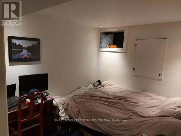 Toronto (south Riverdale), ON M4M2T8,111 Boston AVE #Lower