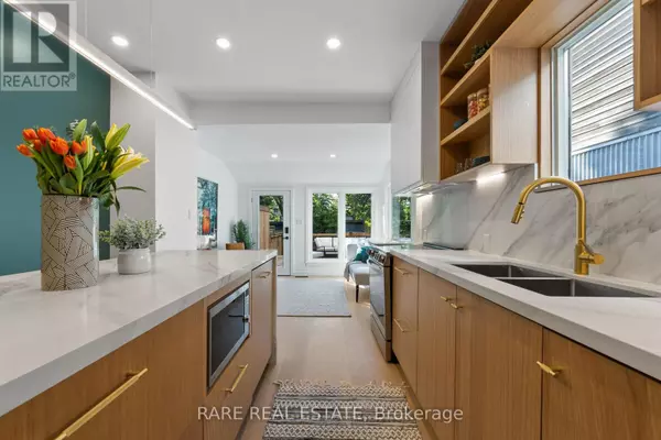 Toronto (south Riverdale), ON M4M2P6,40 1/2 MORSE STREET N