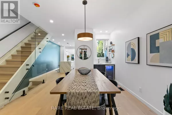 Toronto (south Riverdale), ON M4M2P6,40 1/2 MORSE STREET N