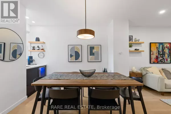 Toronto (south Riverdale), ON M4M2P6,40 1/2 MORSE STREET N