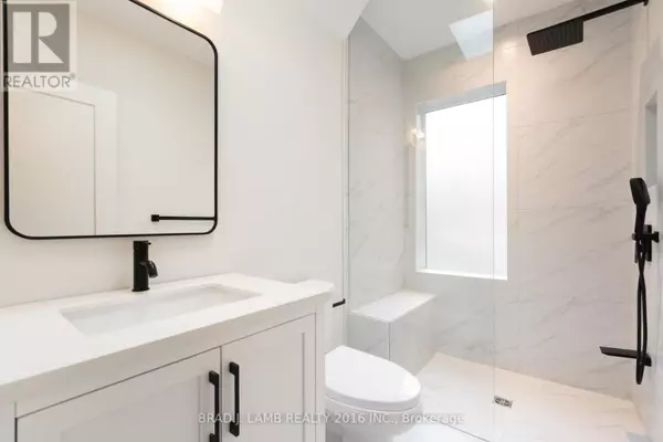 Toronto (north Riverdale), ON M4K1G6,UPPER FLOOR - 84 SPARKHALL AVENUE