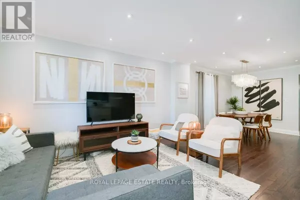 Toronto (east End-danforth), ON M4E3M9,331 SCARBOROUGH ROAD