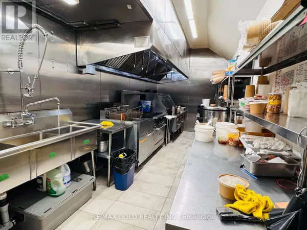 Toronto (north Riverdale), ON M4K1P5,515 DANFORTH AVENUE