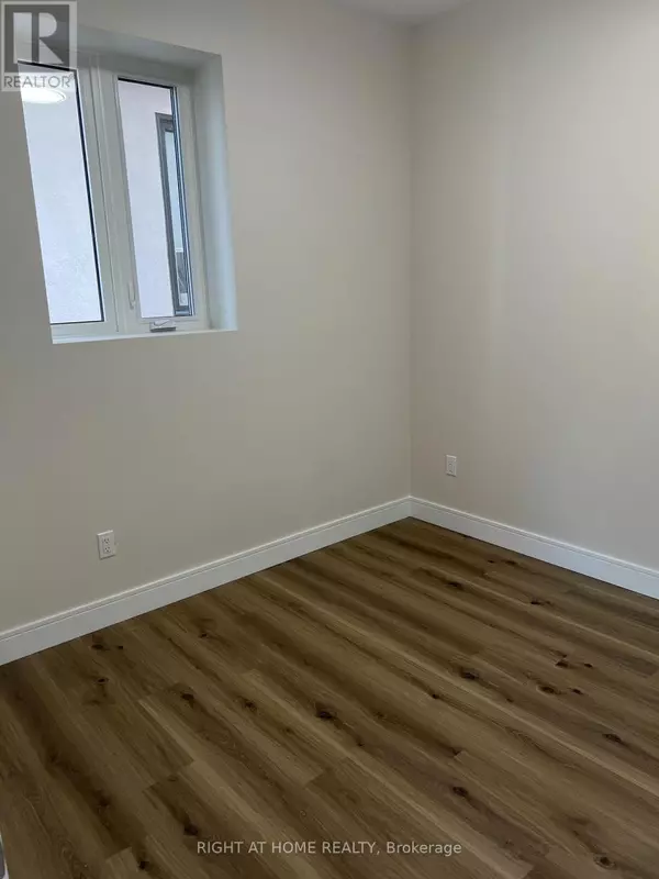 Toronto (danforth Village-east York), ON M4J3W8,32 Cadorna AVE #1