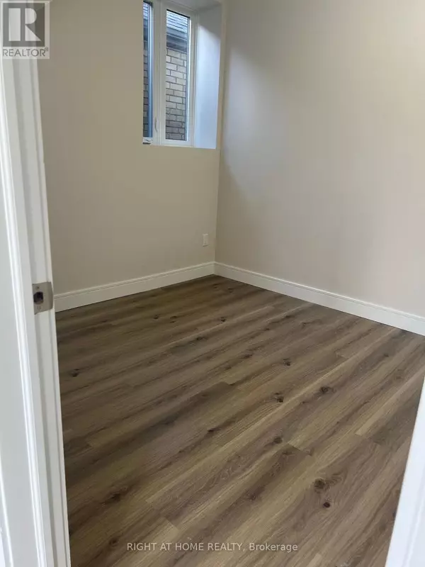 Toronto (danforth Village-east York), ON M4J3W8,32 Cadorna AVE #2