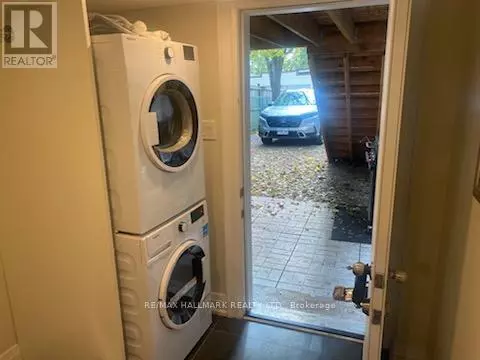 Toronto (birchcliffe-cliffside), ON M1N2A2,1551 KINGSTON ROAD