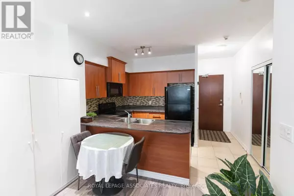 Toronto (malvern), ON M1B0A1,6 Rosebank DR #1K