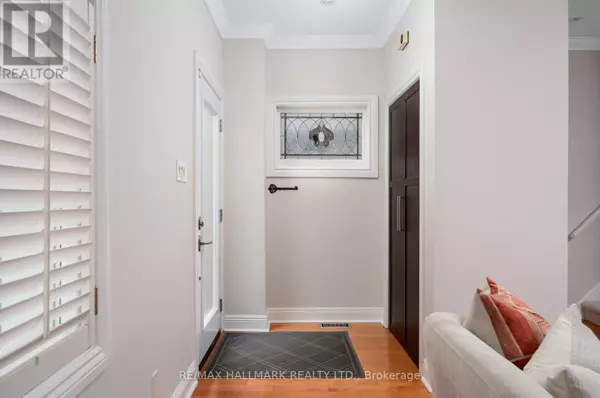 Toronto (playter Estates-danforth), ON M4K3H5,53 FERRIER AVENUE