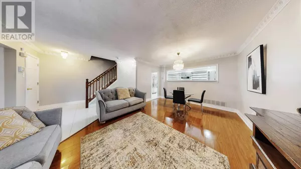 Toronto (rouge), ON M1B1Z5,101 RED RIVER CRESCENT