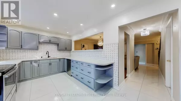 Toronto (rouge), ON M1B1Z5,101 RED RIVER CRESCENT