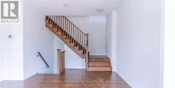 Whitby, ON L1P1Y2,19 O'REILLY STREET