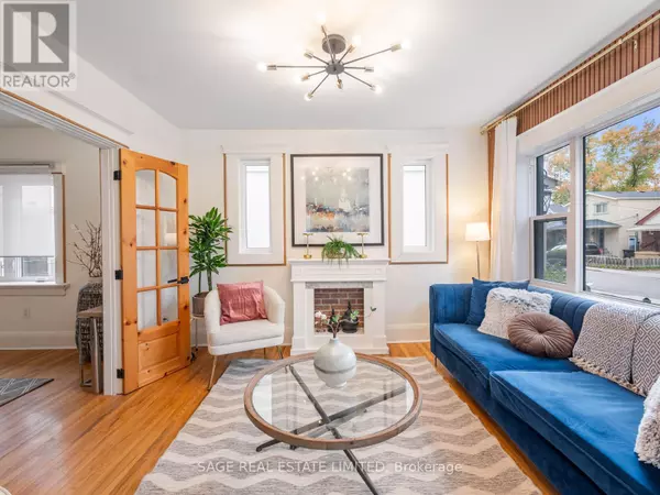 Toronto (woodbine-lumsden), ON M4C2X4,19 SAVOY AVENUE