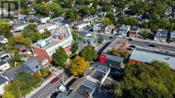 Toronto (danforth Village-east York), ON M4C2K1,705 MORTIMER AVENUE