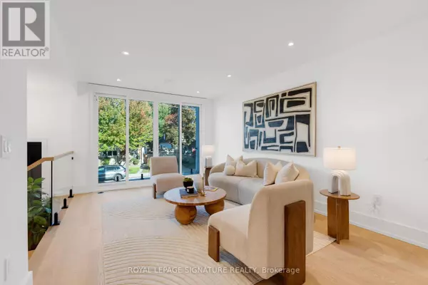 Toronto (east York), ON M4J3M4,24 ELMSDALE ROAD