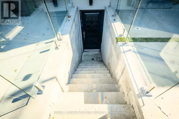 Toronto (birchcliffe-cliffside), ON M1N3L3,141 South Edgely AVE #LOWER