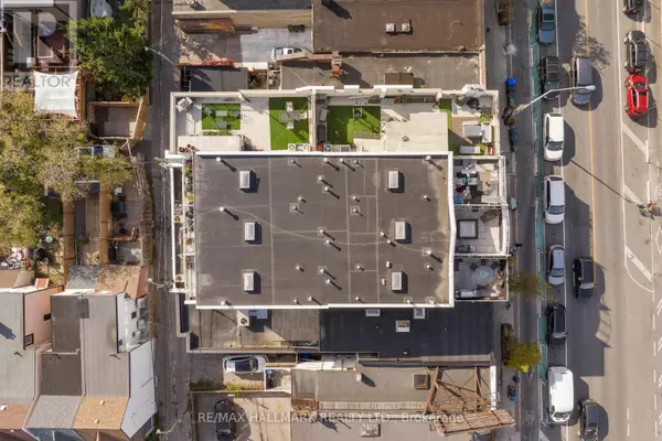 Toronto (east End-danforth), ON M4C1K2,2151 DANFORTH AVENUE