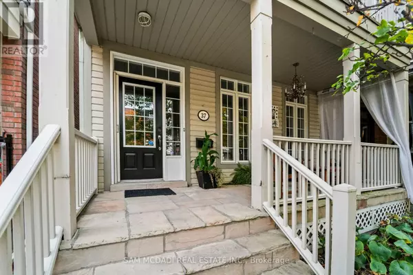 Toronto (the Beaches), ON M4L3Y7,37 WINNERS CIRCLE