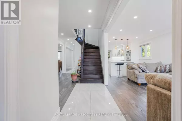 Toronto (malvern), ON M1B4M3,95 CARISBROOKE SQUARE