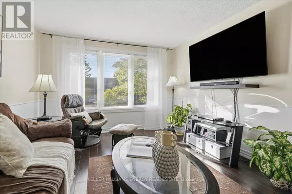 Oshawa (mclaughlin), ON L1J7T9,856 ROUNDELAY DRIVE